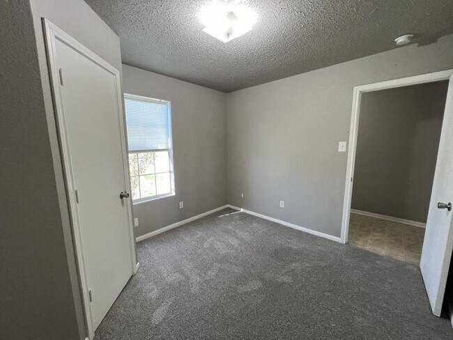 Building Photo - 4115 Mustang Dr