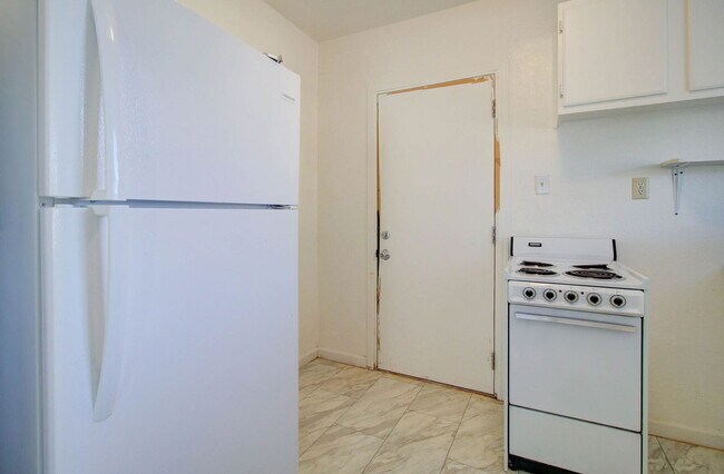 Building Photo - 9316 E Balsam Ave