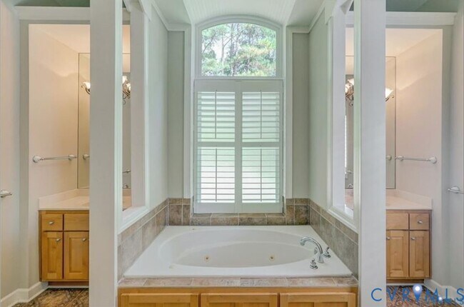 Building Photo - 4753 Royal Burgess Ct