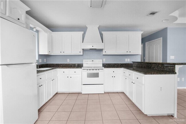 Building Photo - 15 W Portales Dr