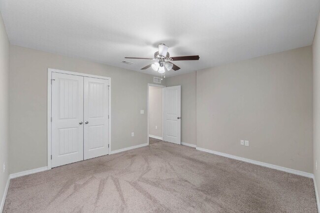 Building Photo - 426 Eisenhower Dr