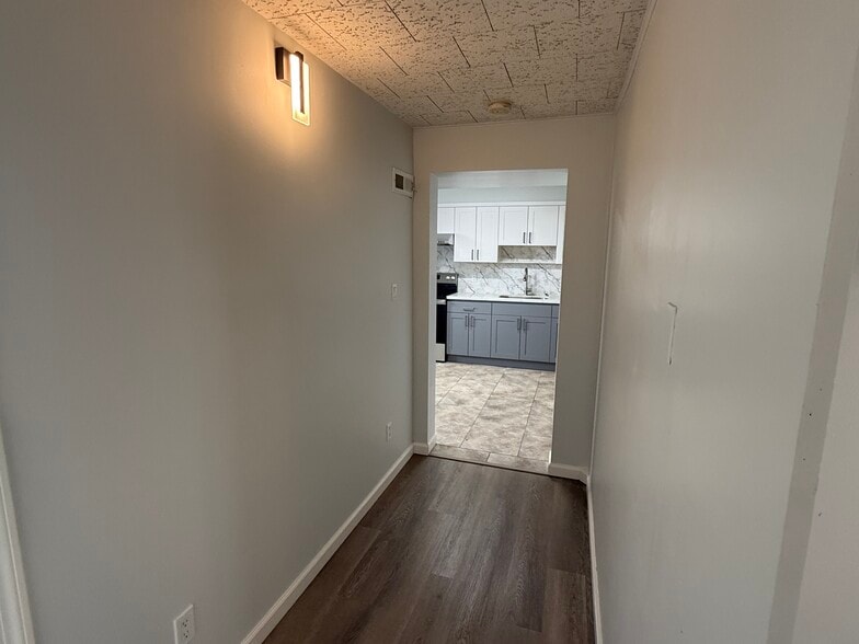 Building Photo - 68 Woodland Ave