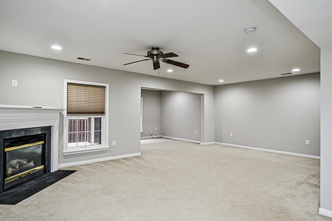 Building Photo - 4654 Hummingbird Ln