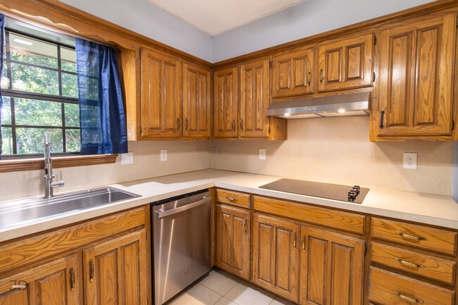 Building Photo - 1535 Primrose Dr