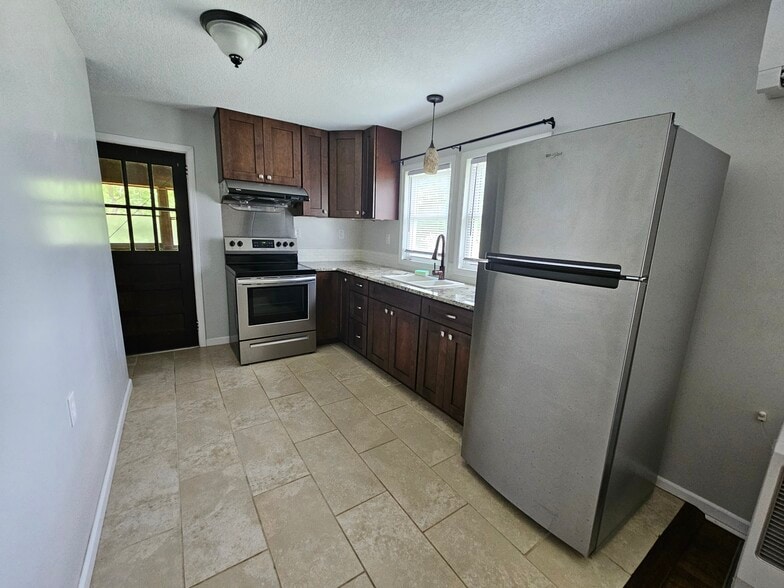 Building Photo - 2085 King Rd