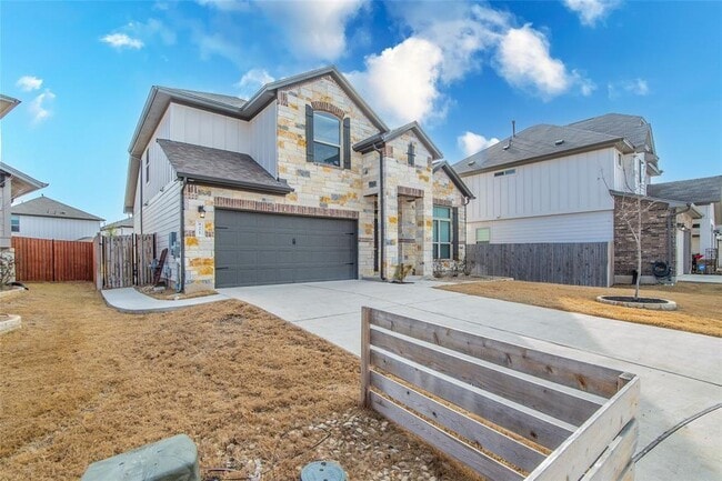 Building Photo - 921 Medina Wy