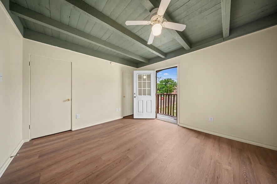 Building Photo - 208 E Starr Ave