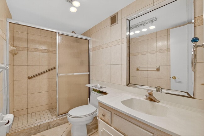 Building Photo - 800 SE 20th Ave