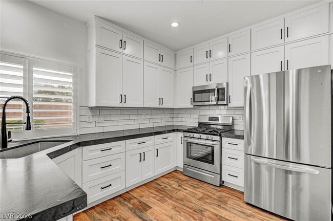 Building Photo - 10544 Allthorn Ave