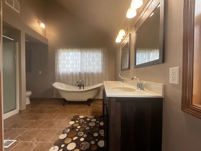 Building Photo - Beautiful 2 Story, Updated Home on Large L...