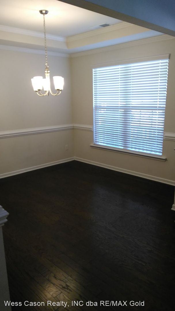 Building Photo - 4 br, 3.5 bath House - 6096 Cloverdale Drive