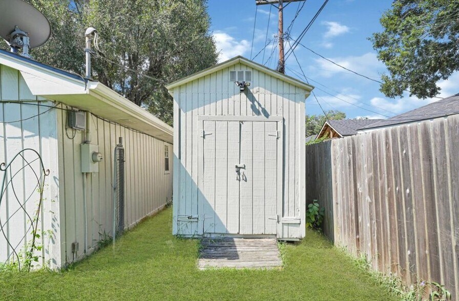 Building Photo - 1109 Frances Dr