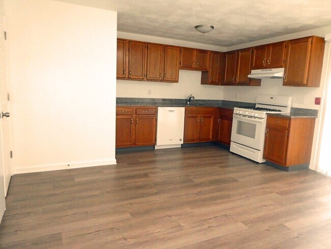 Building Photo - 5 Cicero Dr