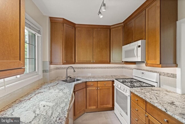 Building Photo - 3282 Martha Custis Dr