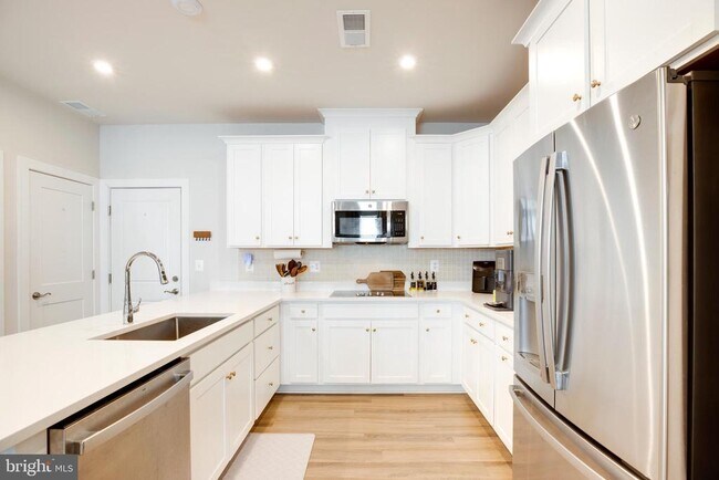 Building Photo - 4614 Olivine Dr