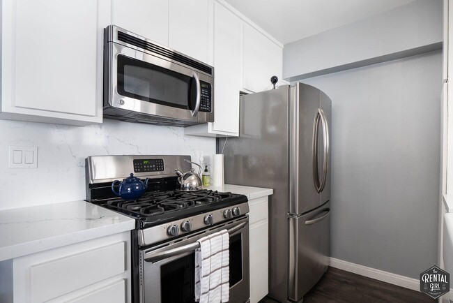 Building Photo - 12119 Rochester Ave