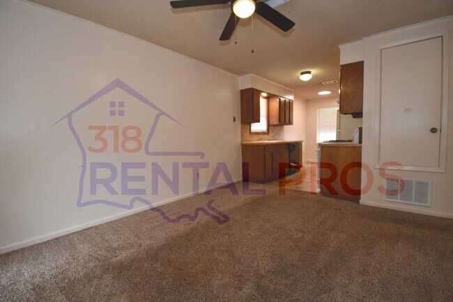 Building Photo - 106/108 Debra Ln
