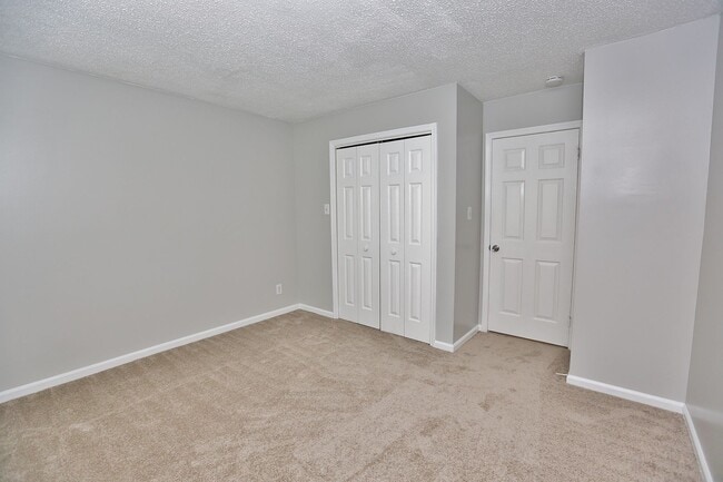 Building Photo - MUST SEE! Charming 3-Bedroom Townhome in Thoroughgood! 1-Car Attached Garage!