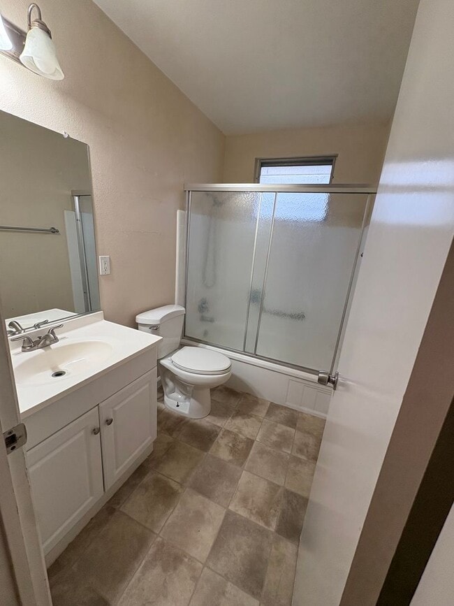 Building Photo - 3bed/2bath Home with large yard in South Sac