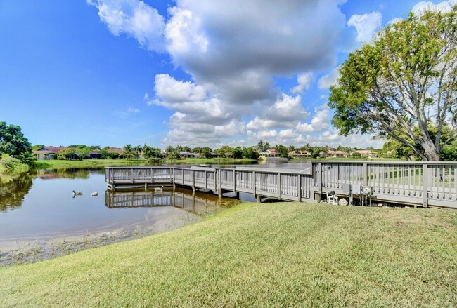 Building Photo - 17768 Maplewood Dr