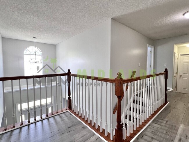 Building Photo - 523 Whitewater Dr