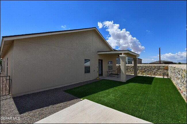 Building Photo - 221 Jennice Cir