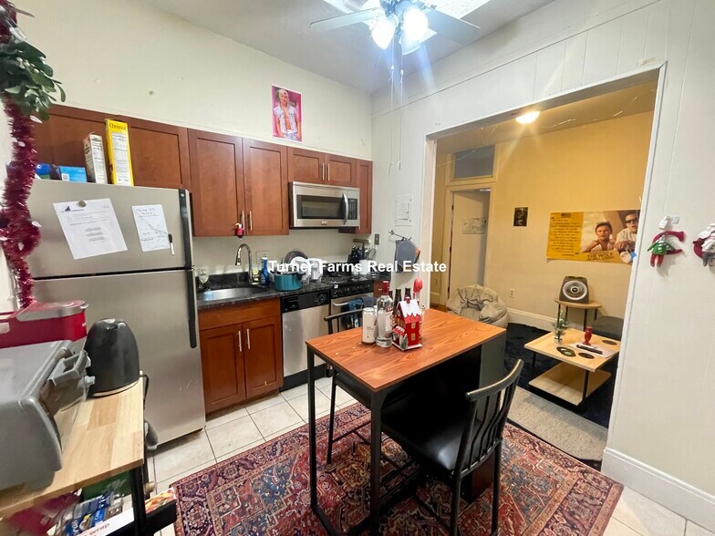 Building Photo - 15 Aberdeen St