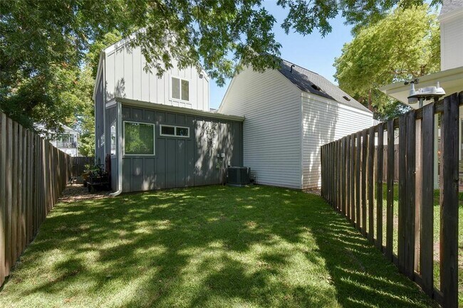 Building Photo - 739 Gunter St