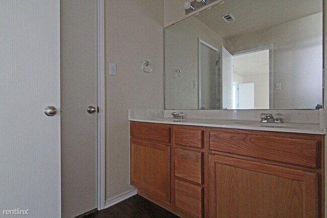 Building Photo - 3 br, 2.5 bath House - 1115 Madison