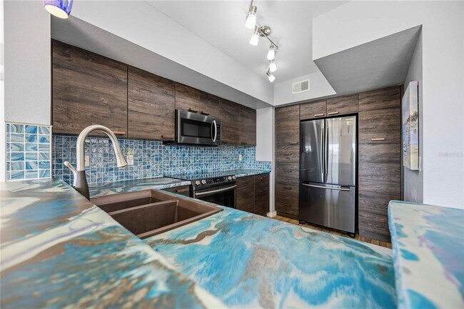 Building Photo - 2950 Viscaya Pl