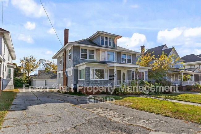 Building Photo - 1652 Peck St