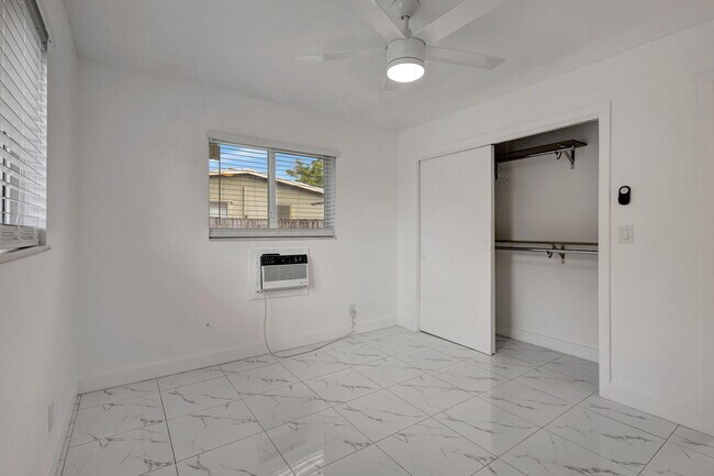 Building Photo - 525 S Broadway