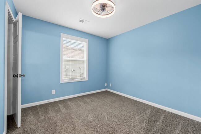 Building Photo - Stylish One-Level Home with 3 Bedrooms, 2 ...