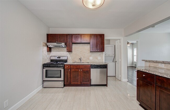 Building Photo - 1519 W 12th St