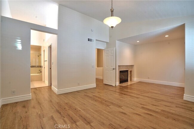 Building Photo - 7401 Seabluff Dr