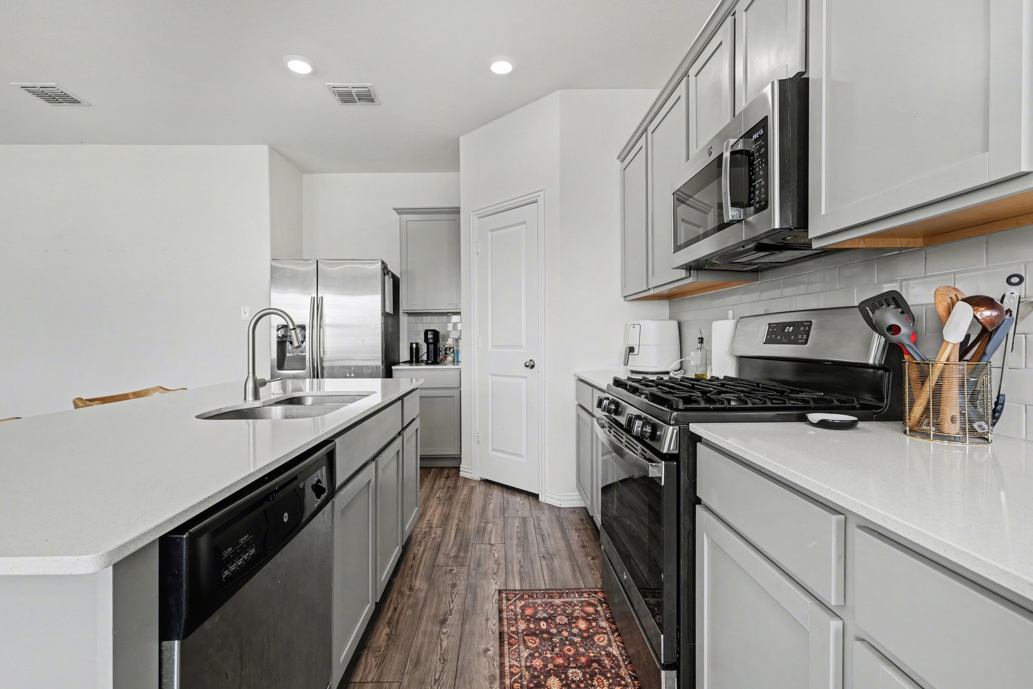 Building Photo - 4619 Cleves Ave