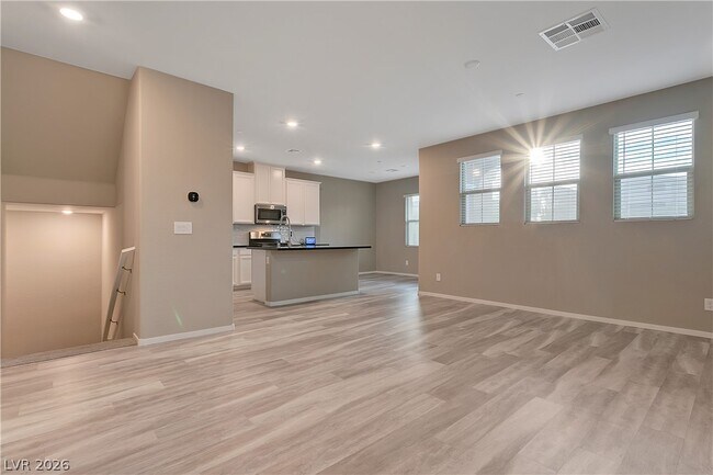 Building Photo - 41 Lomita Heights Dr