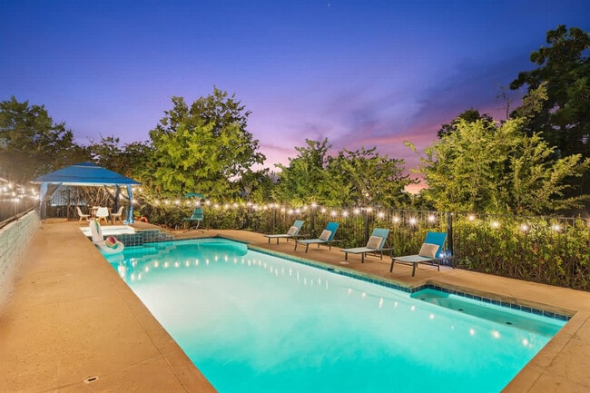 Building Photo - 5048 Bluff Pl