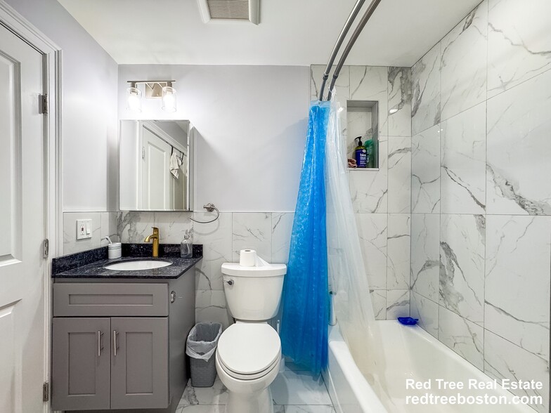 Building Photo - 62 Hecla St