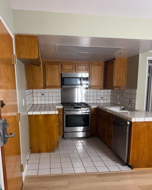 Building Photo - 12712 Moorpark St