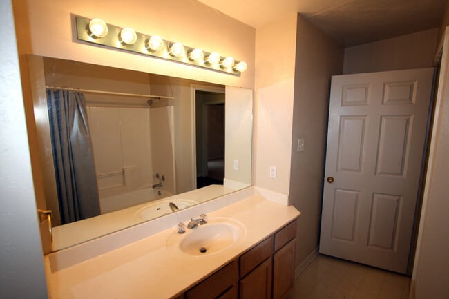 Building Photo - Great College Station Home Near Parks