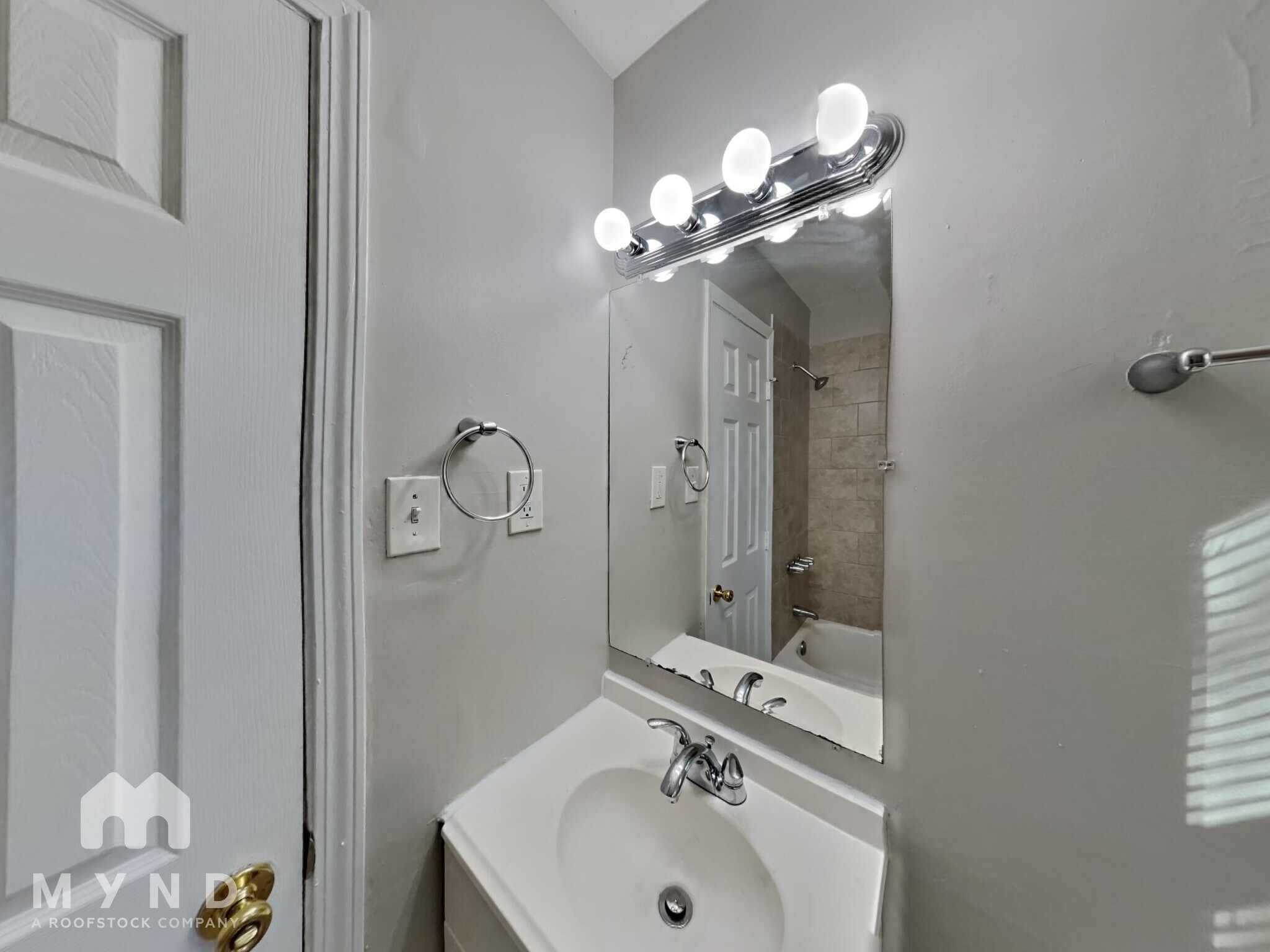 Building Photo - 829 Bonneville Terrace NW