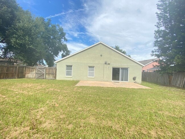 Building Photo - Lake Mary!  Ready to Move in!! Spacious 4/...