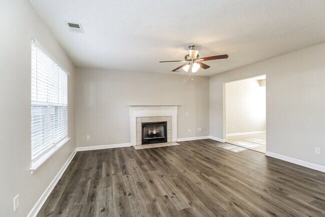 Building Photo - 1833 Cagney St