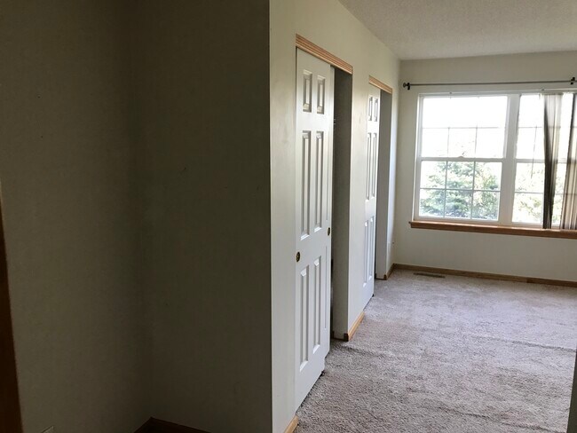 Building Photo - 676 Cobblestone Way