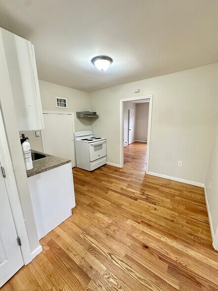 Building Photo - 86 Stuyvesant Ave.