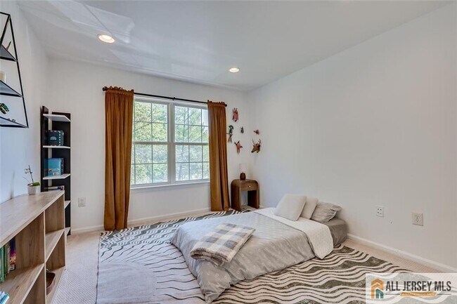 Building Photo - 403 Somerset Ct