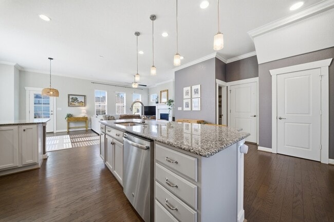 Building Photo - 1824 Hazelwood Rd