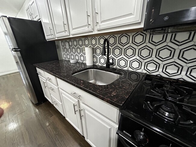 Building Photo - 63 Madison St