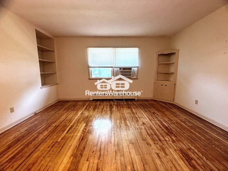 Building Photo - 208 N 11th St